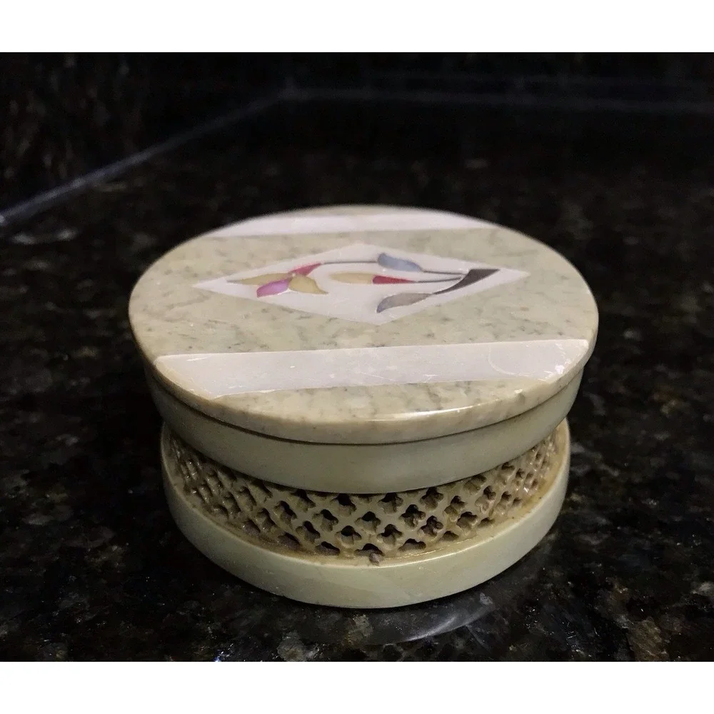 Soapstone Trinket‎ Box Jewelry Inlaid Mother of Pearl Vintage Hand Carved Oval